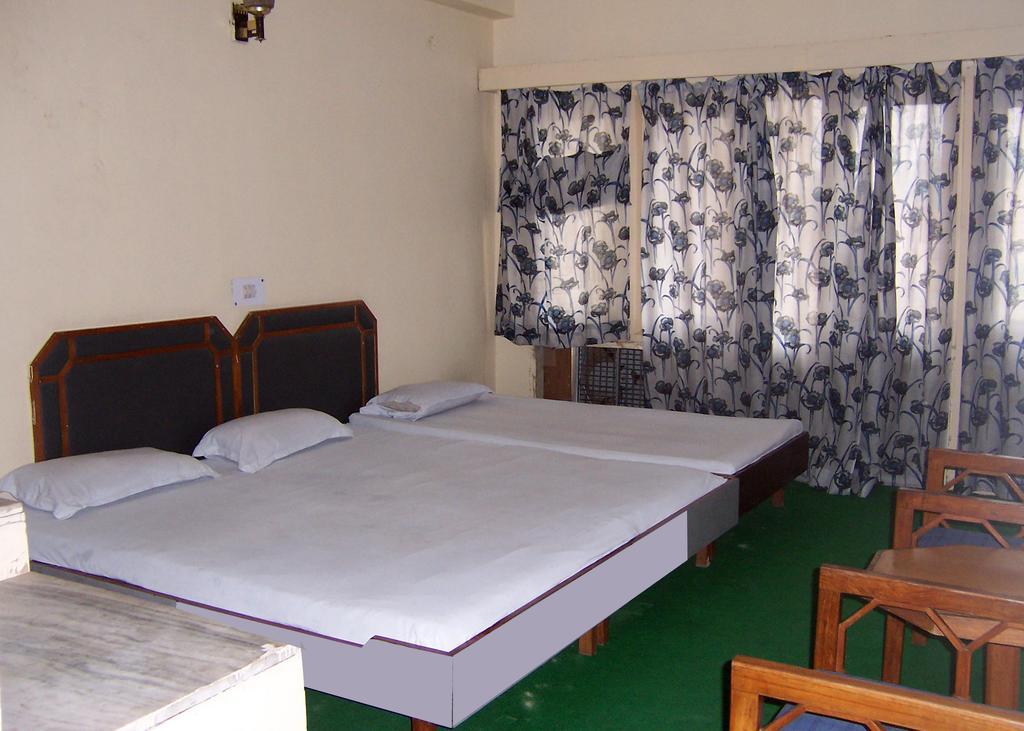 Hotel Mansarover International Haridwār Habitación foto