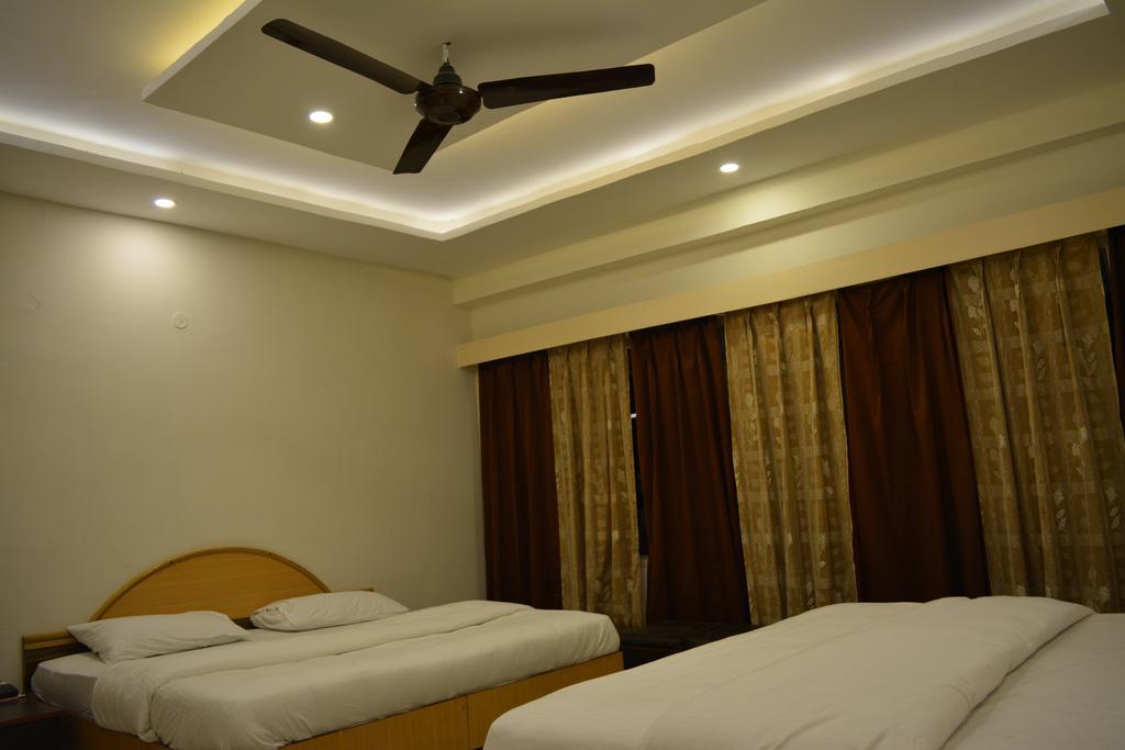 Hotel Mansarover International Haridwār Habitación foto