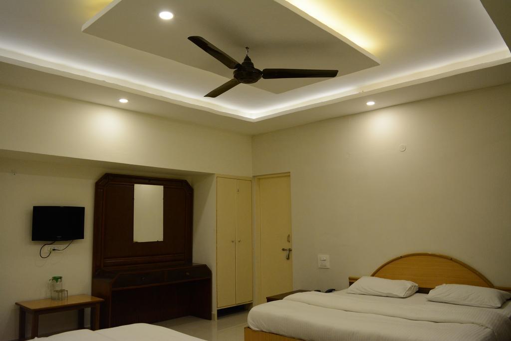 Hotel Mansarover International Haridwār Habitación foto