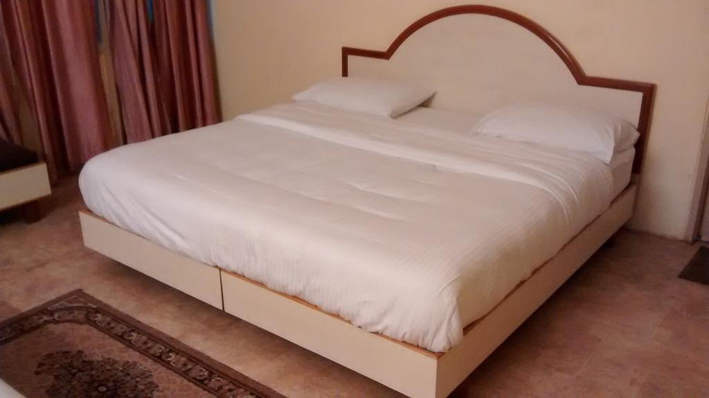Hotel Mansarover International Haridwār Habitación foto