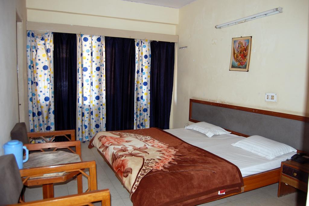 Hotel Mansarover International Haridwār Habitación foto