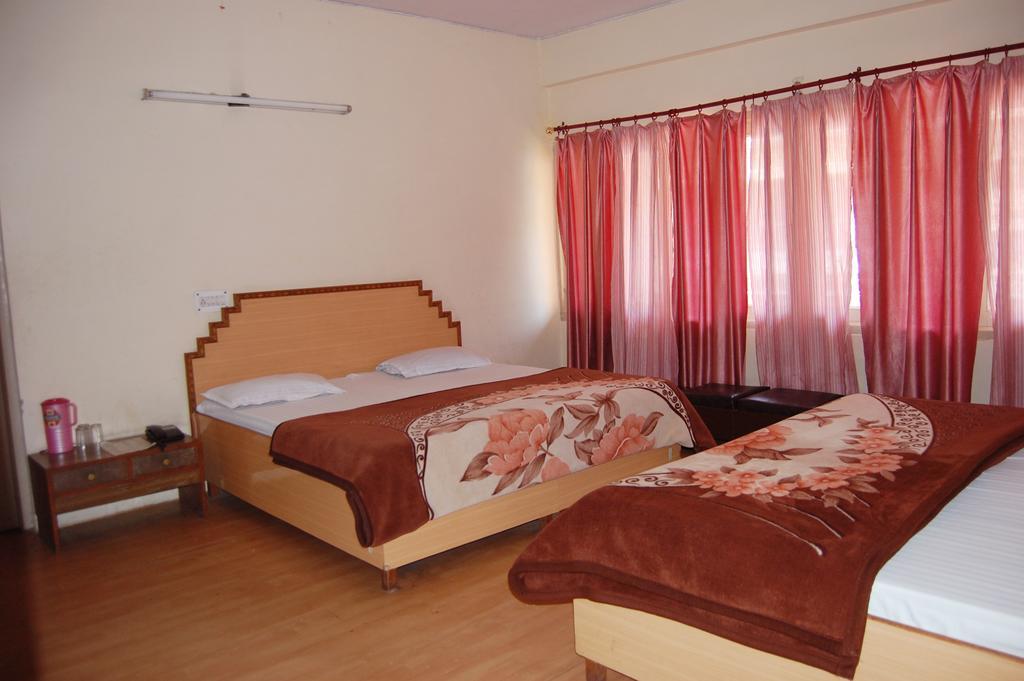 Hotel Mansarover International Haridwār Habitación foto